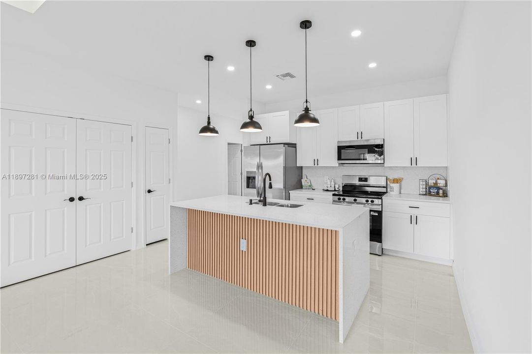 For Sale: $309,900 (3 beds, 2 baths, 1410 Square Feet)