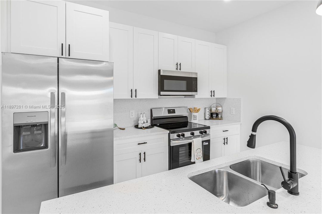 For Sale: $309,900 (3 beds, 2 baths, 1410 Square Feet)