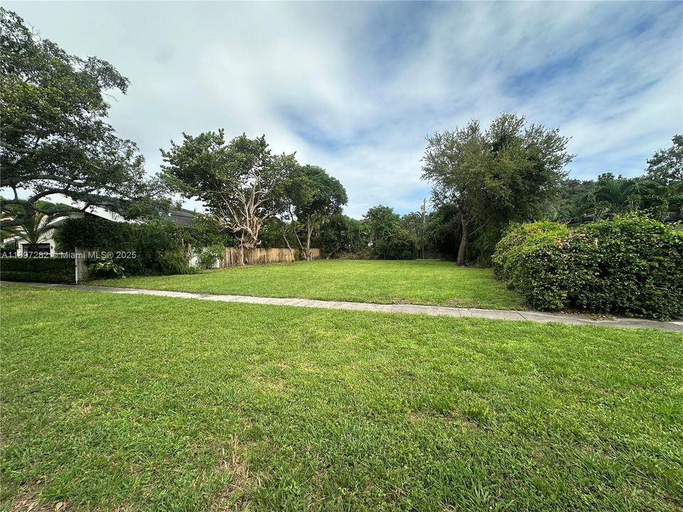 最近售出: $1,400,000 (0.20 acres)