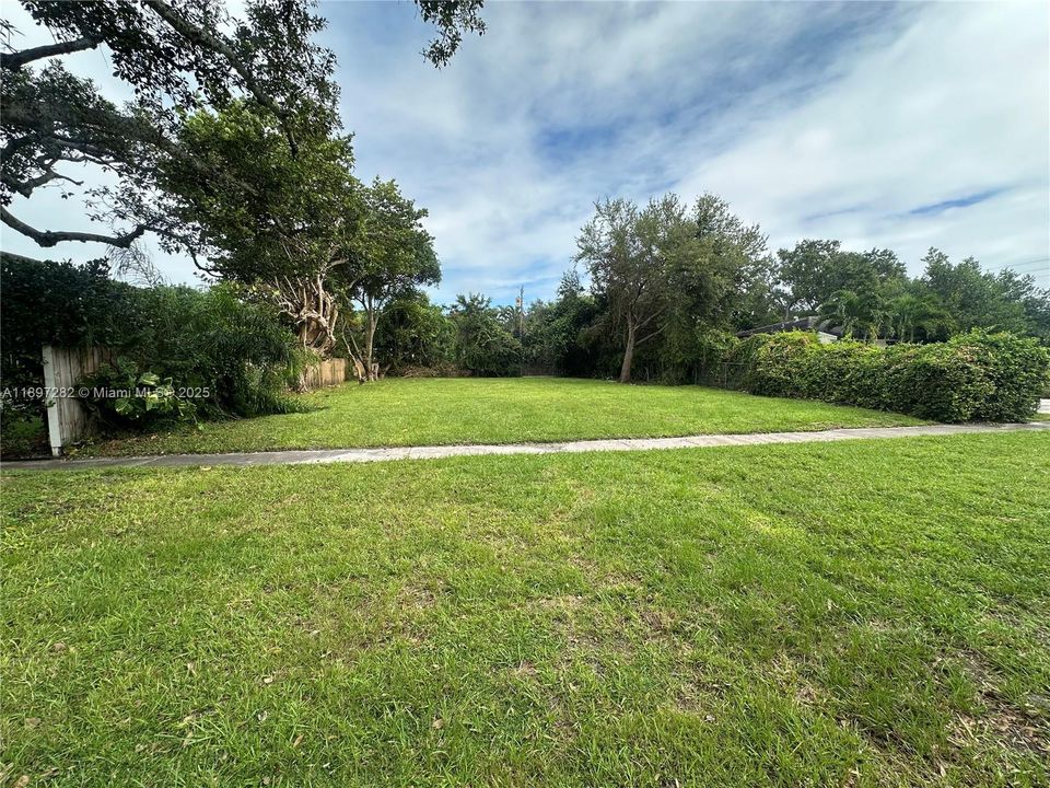 最近售出: $1,400,000 (0.20 acres)