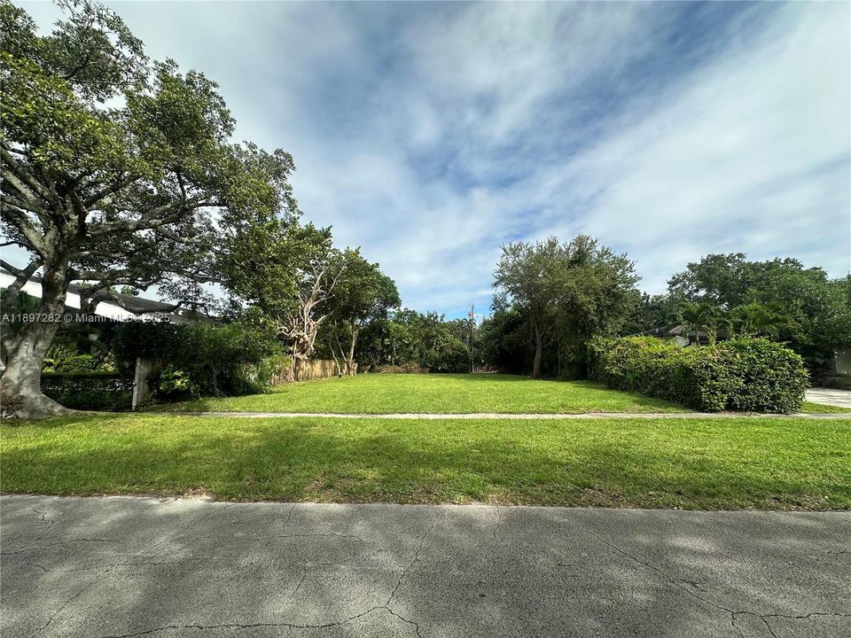 最近售出: $1,400,000 (0.20 acres)