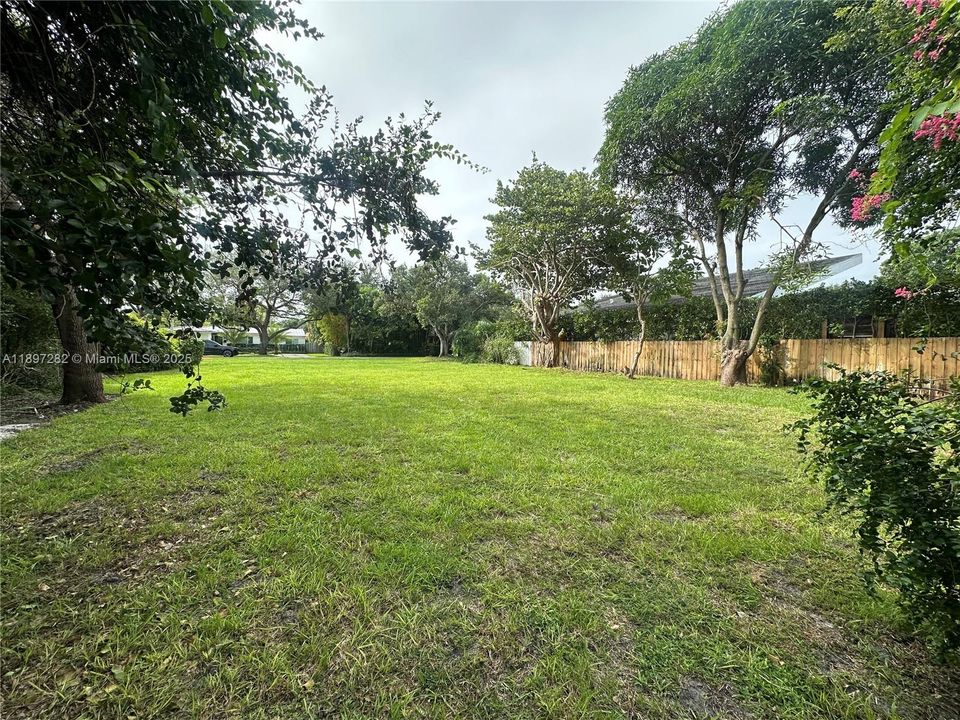 最近售出: $1,400,000 (0.20 acres)