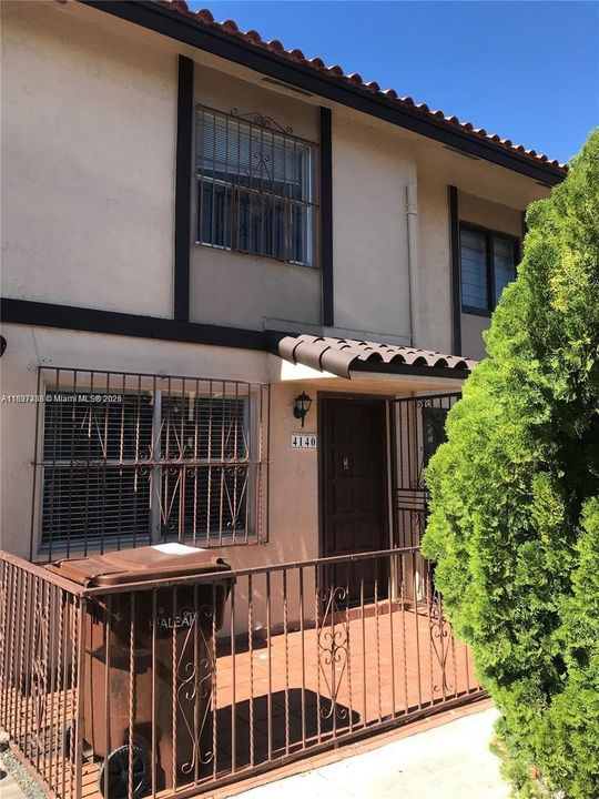 Недавно арендовано: $2,100 (2 спален, 1 ванн, 871 Квадратных фут)