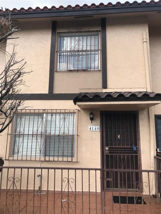 Недавно арендовано: $2,100 (2 спален, 1 ванн, 871 Квадратных фут)