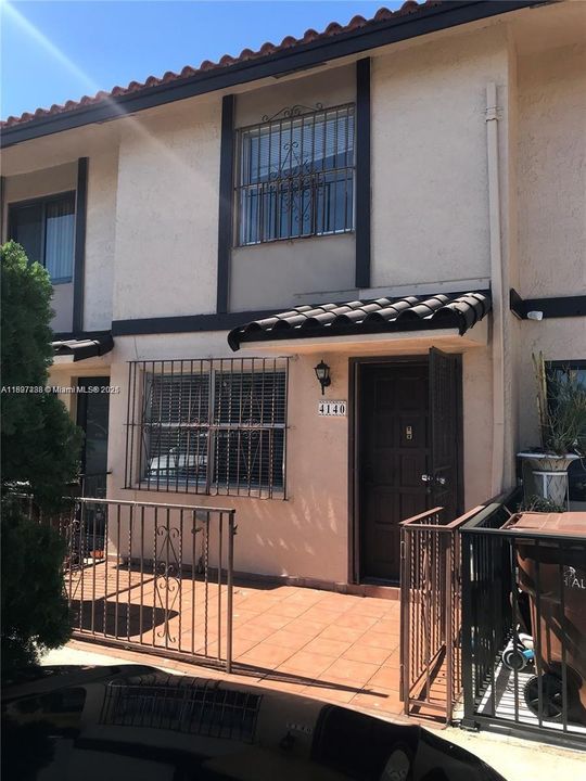 Недавно арендовано: $2,100 (2 спален, 1 ванн, 871 Квадратных фут)