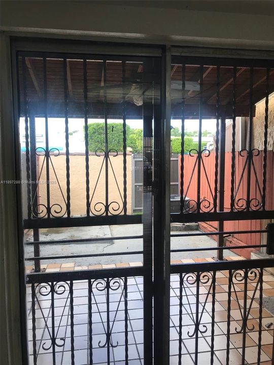 Недавно арендовано: $2,100 (2 спален, 1 ванн, 871 Квадратных фут)