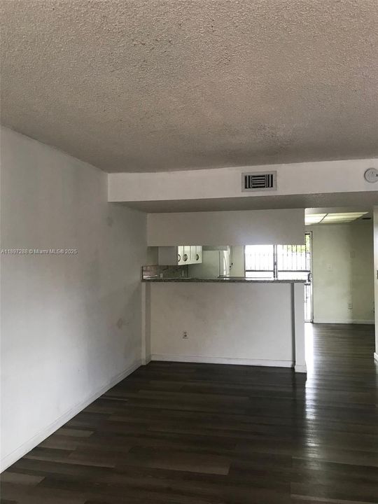 Недавно арендовано: $2,100 (2 спален, 1 ванн, 871 Квадратных фут)