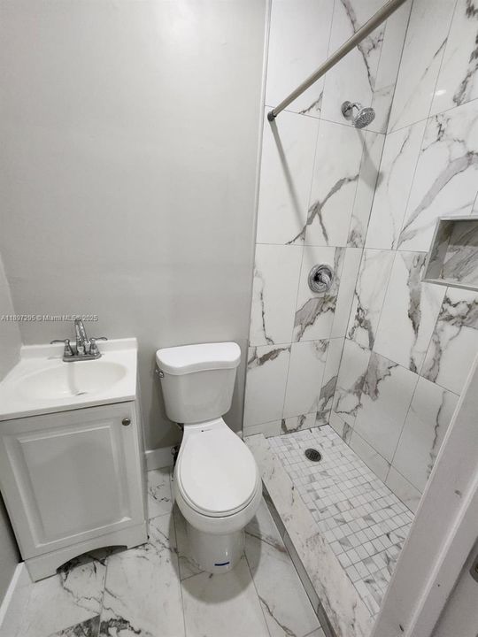 Под контрактом: $1,200 (1 спален, 1 ванн, 250 Квадратных фут)