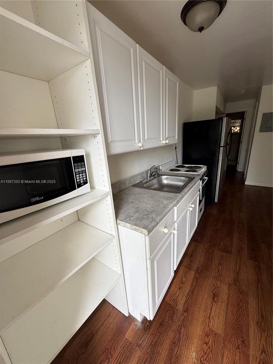 合同活跃: $1,295 (1 贝兹, 1 浴室, 483 平方英尺)