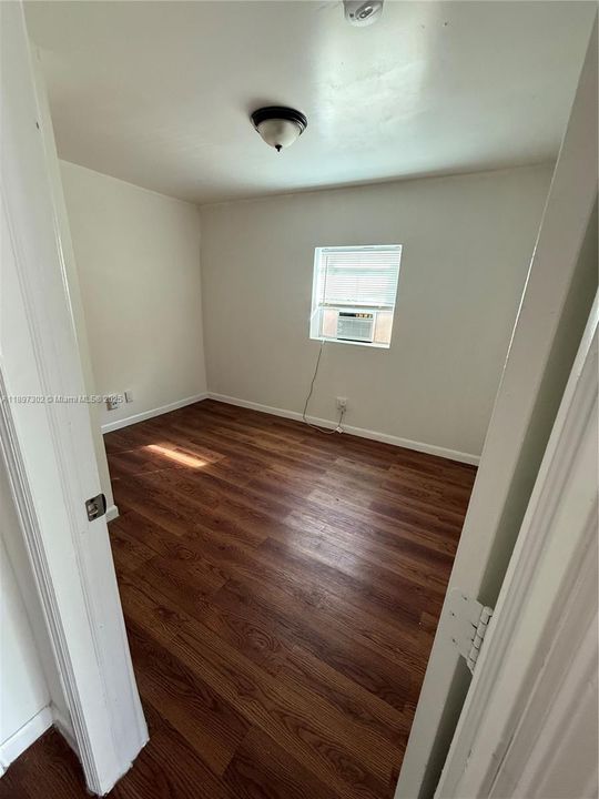 合同活跃: $1,295 (1 贝兹, 1 浴室, 483 平方英尺)