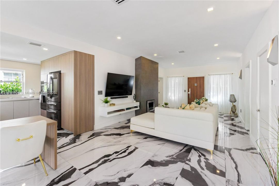 For Rent: $15,500 (3 beds, 3 baths, 2000 Square Feet)