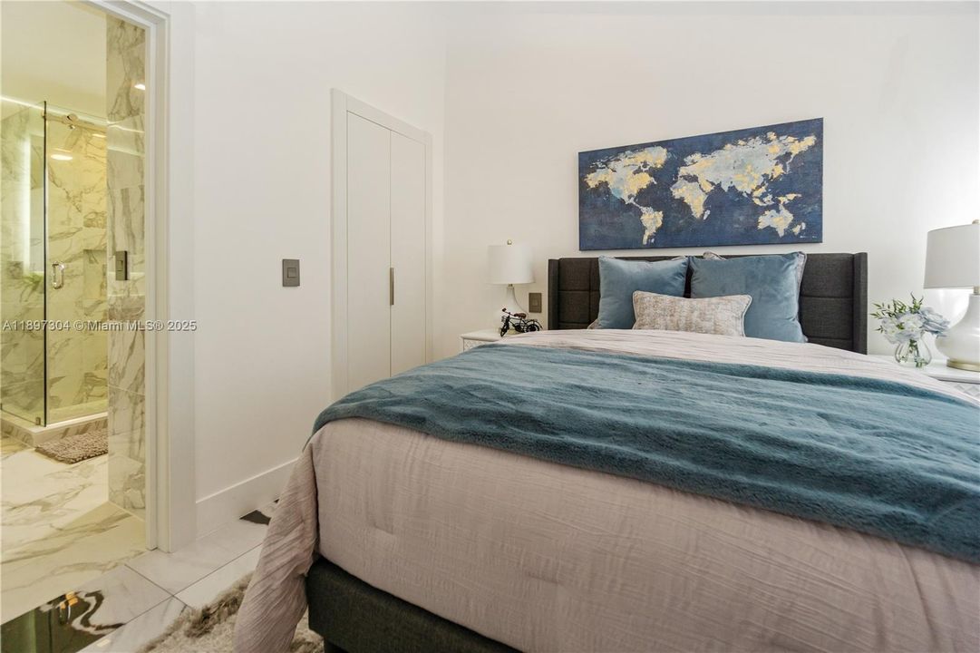 For Rent: $15,500 (3 beds, 3 baths, 2000 Square Feet)