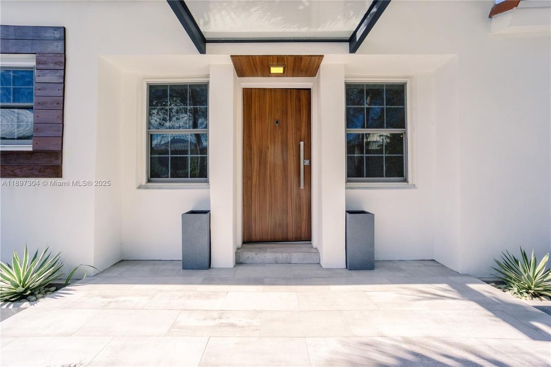 For Rent: $15,500 (3 beds, 3 baths, 2000 Square Feet)