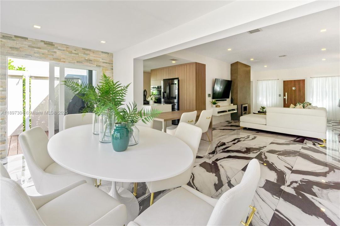 For Rent: $15,500 (3 beds, 3 baths, 2000 Square Feet)