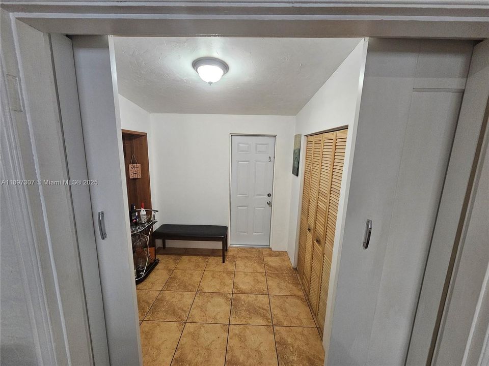 最近售出: $649,000 (4 贝兹, 2 浴室, 1326 平方英尺)