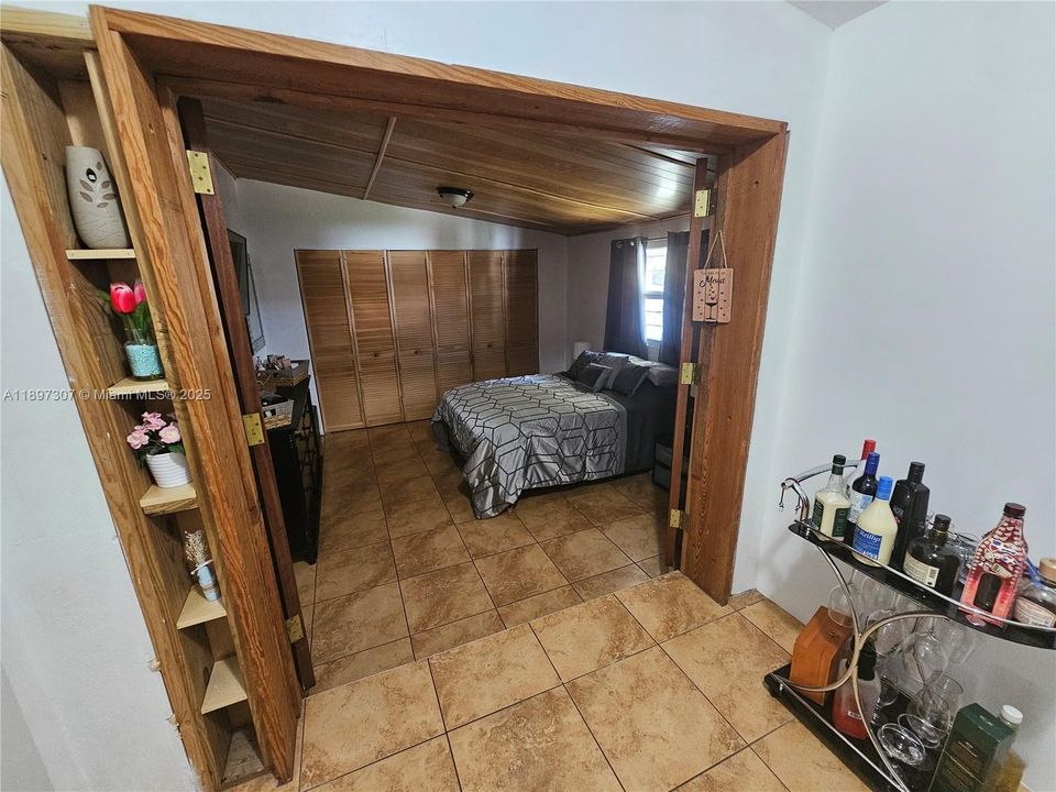 最近售出: $649,000 (4 贝兹, 2 浴室, 1326 平方英尺)