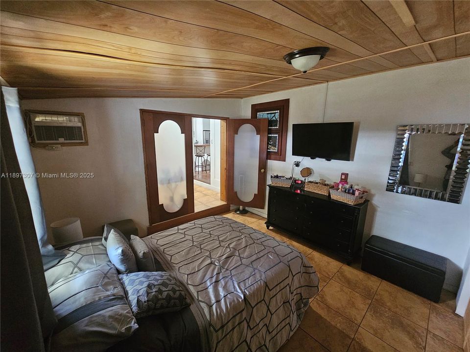 最近售出: $649,000 (4 贝兹, 2 浴室, 1326 平方英尺)