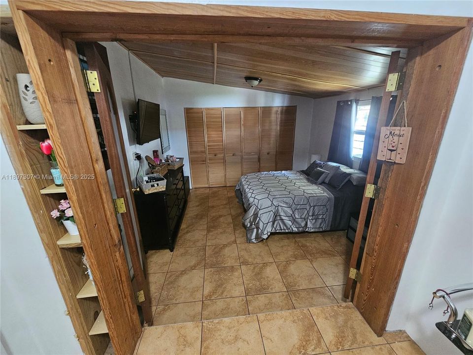 最近售出: $649,000 (4 贝兹, 2 浴室, 1326 平方英尺)