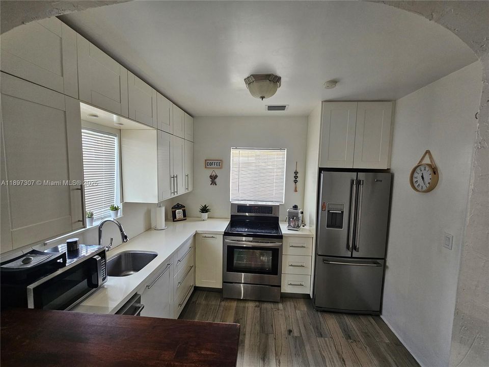 最近售出: $649,000 (4 贝兹, 2 浴室, 1326 平方英尺)