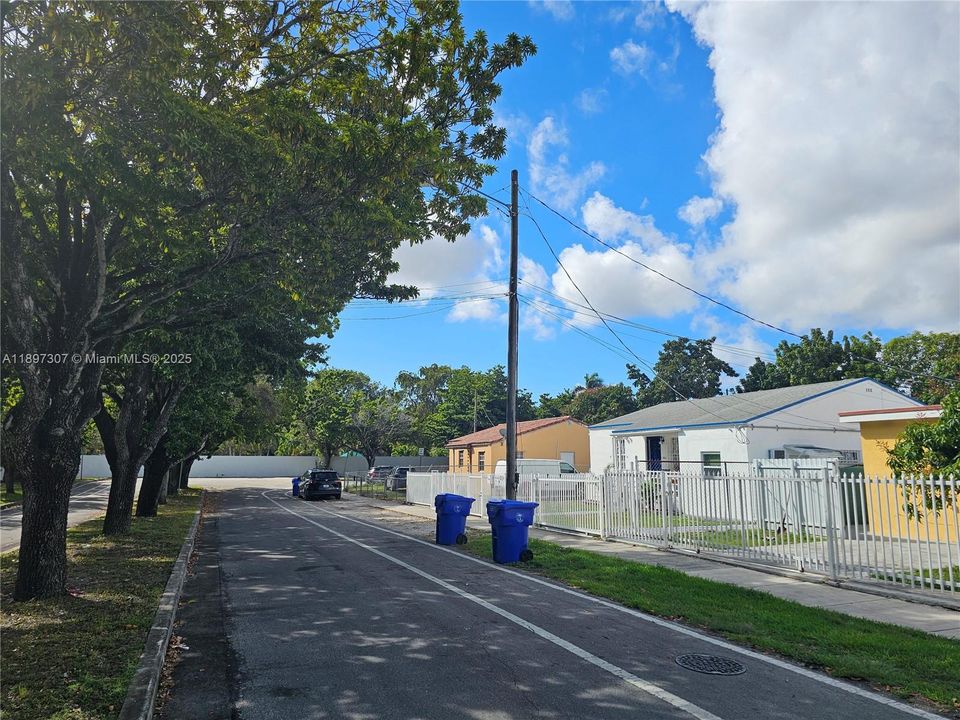 最近售出: $649,000 (4 贝兹, 2 浴室, 1326 平方英尺)