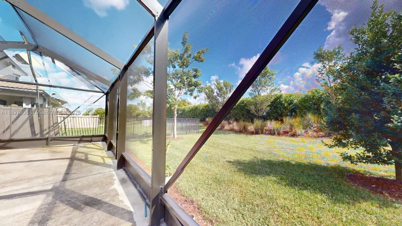 合同活跃: $3,800 (5 贝兹, 3 浴室, 2631 平方英尺)