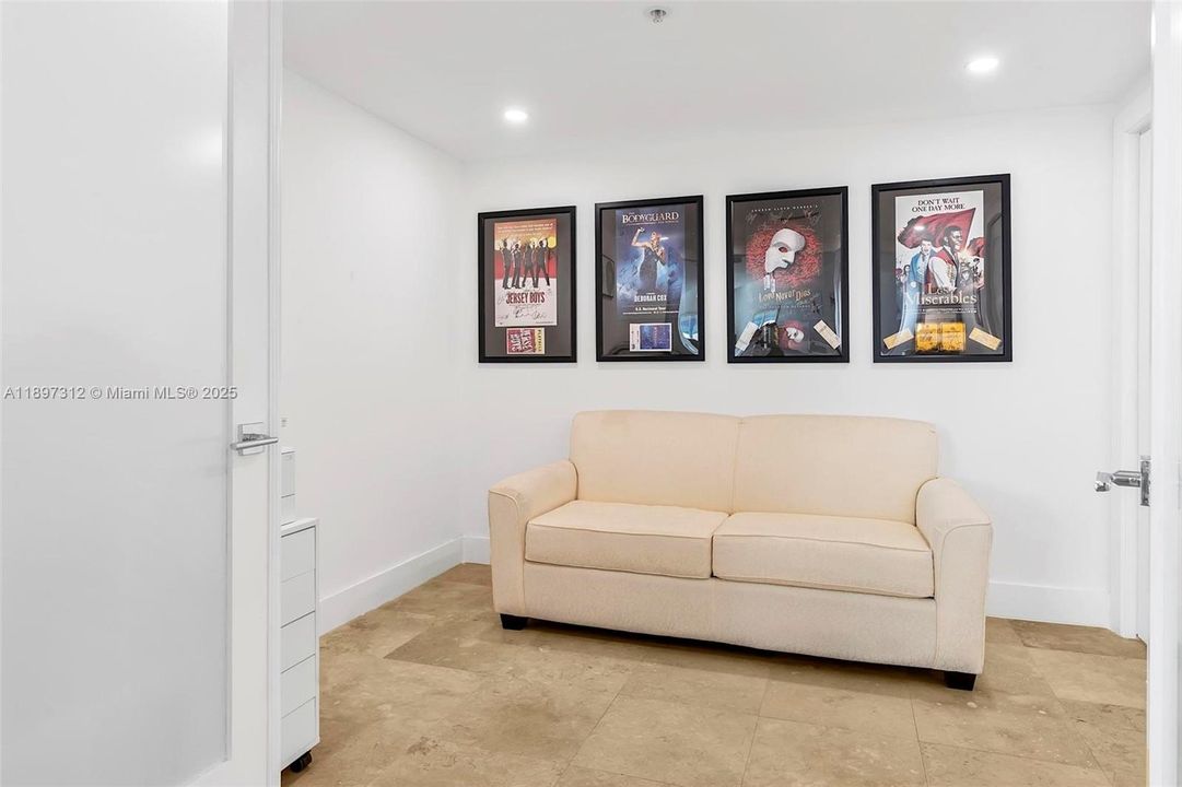 For Sale: $545,000 (2 beds, 2 baths, 1467 Square Feet)