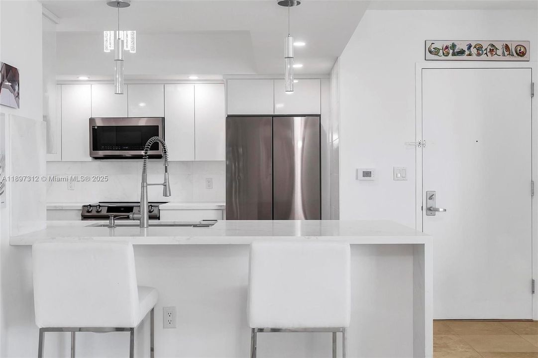For Sale: $545,000 (2 beds, 2 baths, 1467 Square Feet)