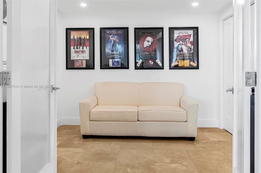 For Sale: $545,000 (2 beds, 2 baths, 1467 Square Feet)