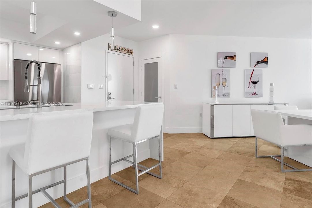 For Sale: $545,000 (2 beds, 2 baths, 1467 Square Feet)