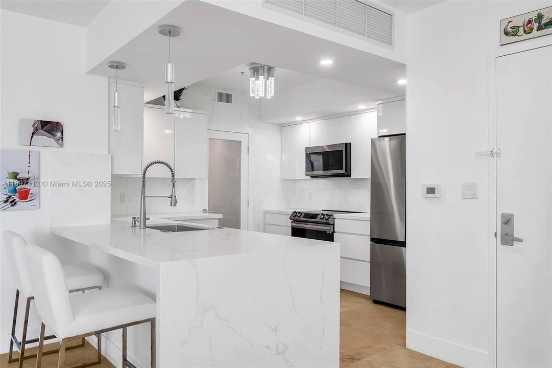 For Sale: $545,000 (2 beds, 2 baths, 1467 Square Feet)