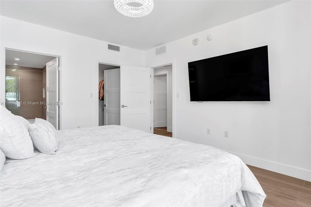 For Sale: $545,000 (2 beds, 2 baths, 1467 Square Feet)