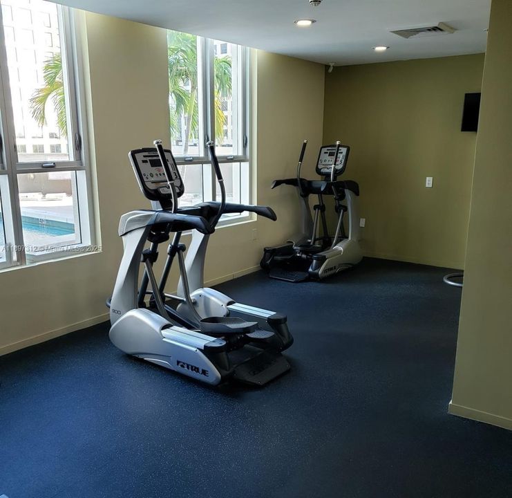 For Sale: $545,000 (2 beds, 2 baths, 1467 Square Feet)