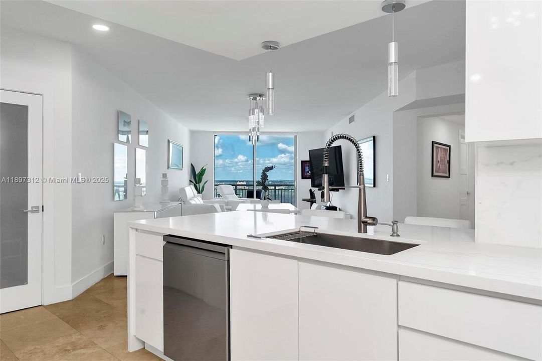 For Sale: $545,000 (2 beds, 2 baths, 1467 Square Feet)
