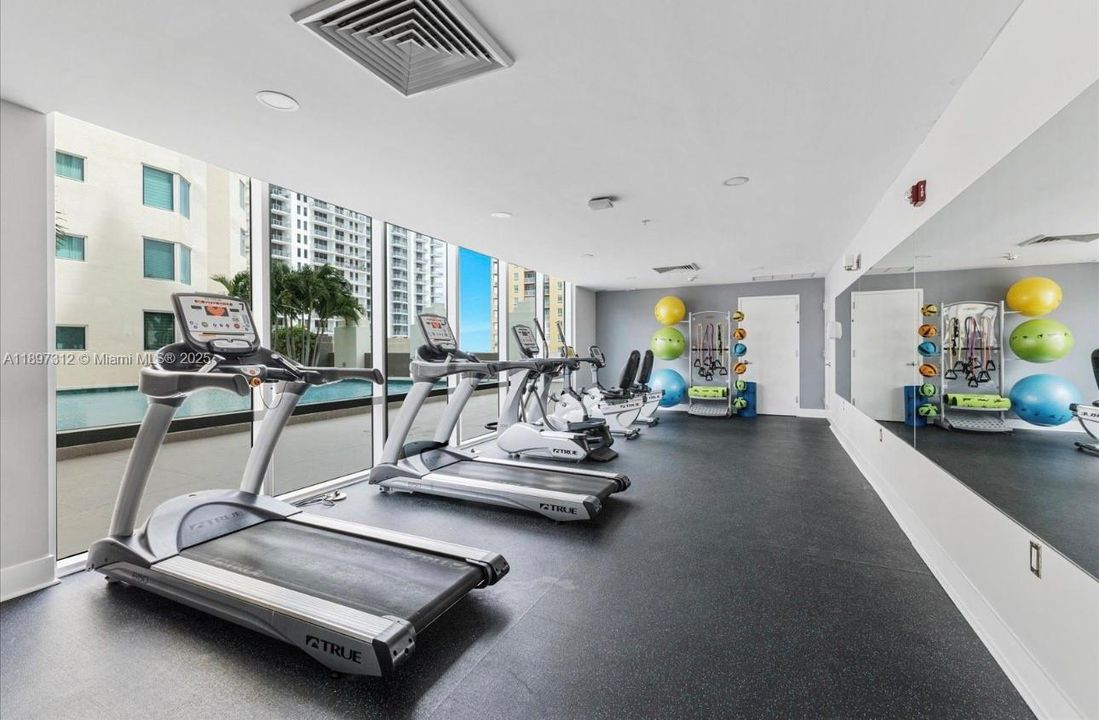 For Sale: $545,000 (2 beds, 2 baths, 1467 Square Feet)