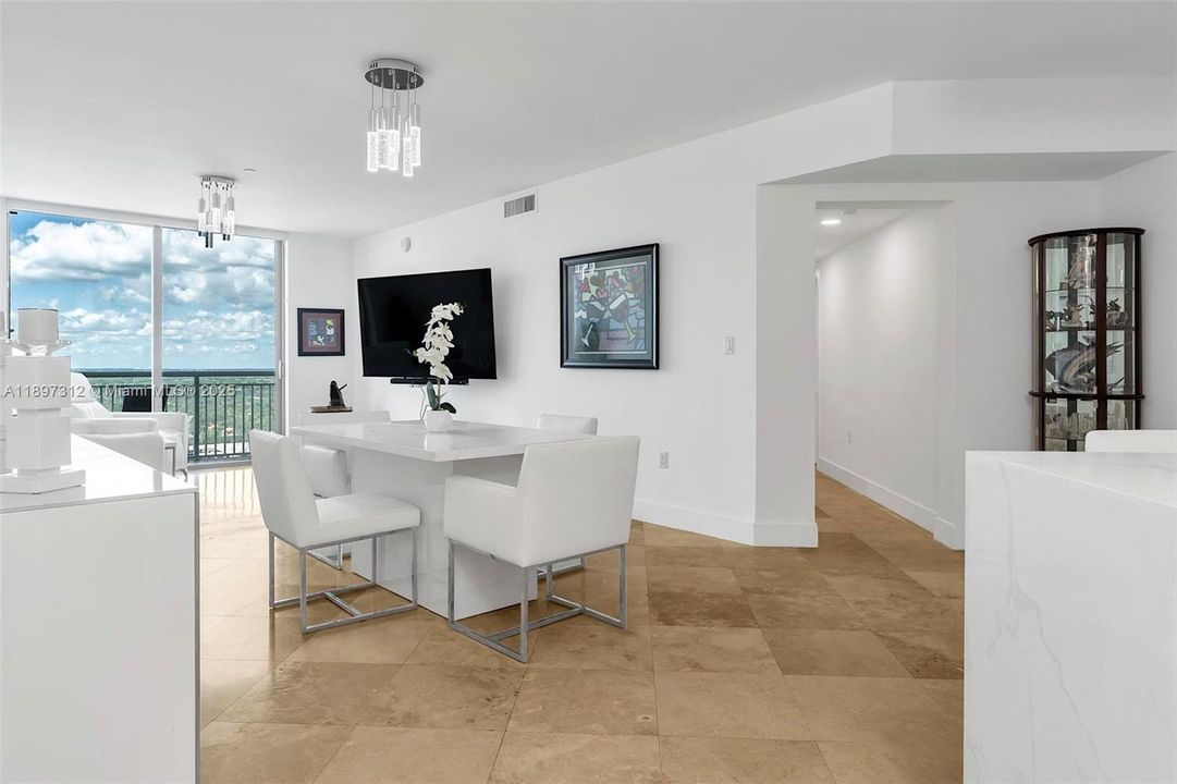 For Sale: $545,000 (2 beds, 2 baths, 1467 Square Feet)