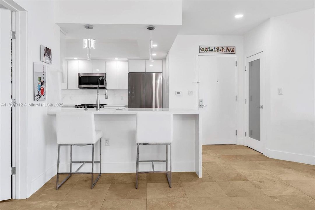 For Sale: $545,000 (2 beds, 2 baths, 1467 Square Feet)