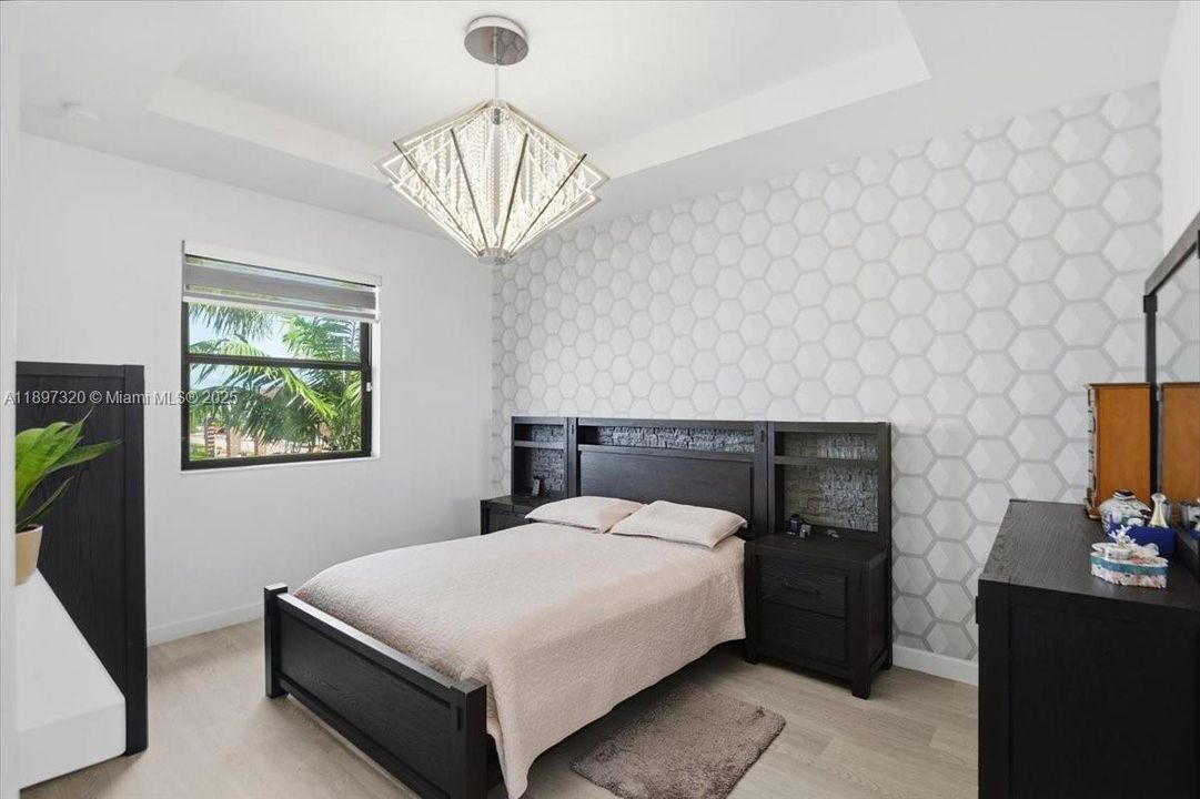 Active With Contract: $579,900 (5 beds, 2 baths, 1921 Square Feet)