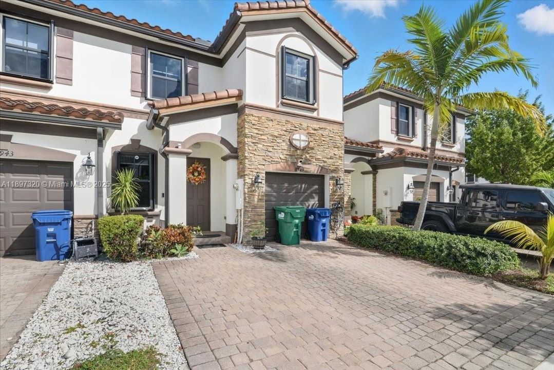 Active With Contract: $579,900 (5 beds, 2 baths, 1921 Square Feet)