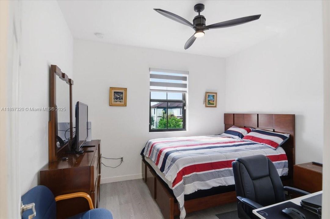 Active With Contract: $579,900 (5 beds, 2 baths, 1921 Square Feet)