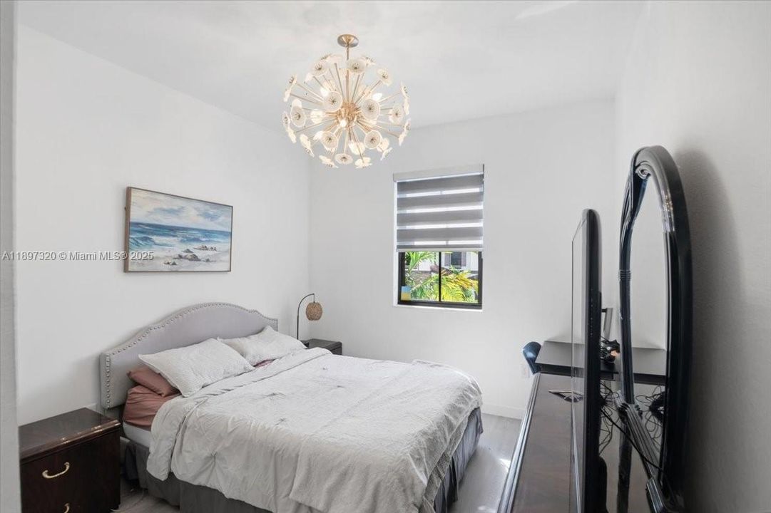 Active With Contract: $579,900 (5 beds, 2 baths, 1921 Square Feet)