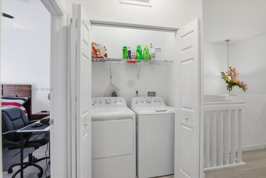 Active With Contract: $579,900 (5 beds, 2 baths, 1921 Square Feet)