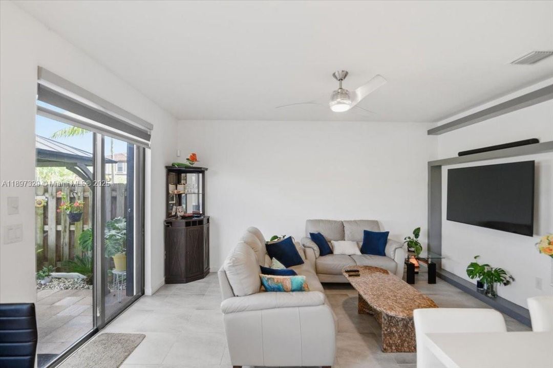 Active With Contract: $579,900 (5 beds, 2 baths, 1921 Square Feet)