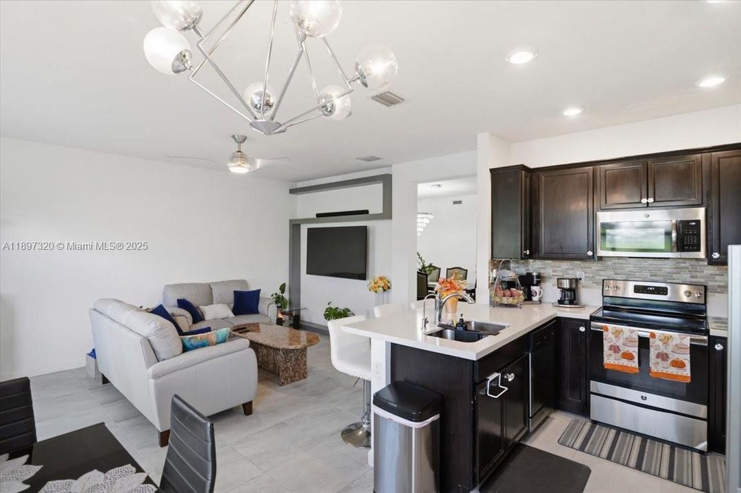 Active With Contract: $579,900 (5 beds, 2 baths, 1921 Square Feet)