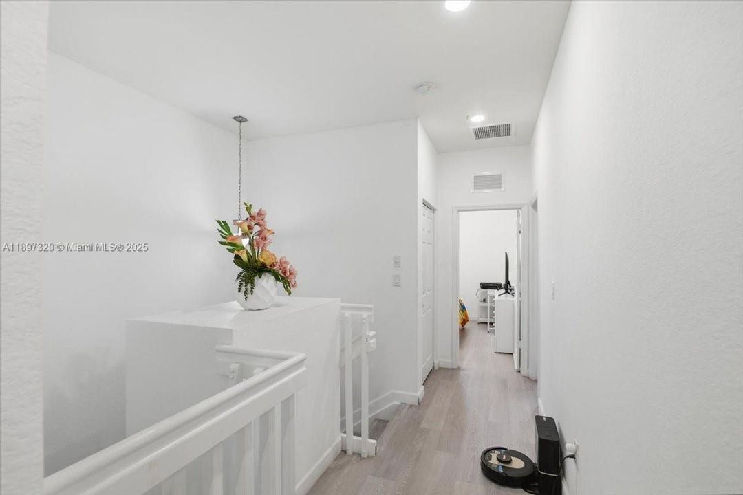 Active With Contract: $579,900 (5 beds, 2 baths, 1921 Square Feet)