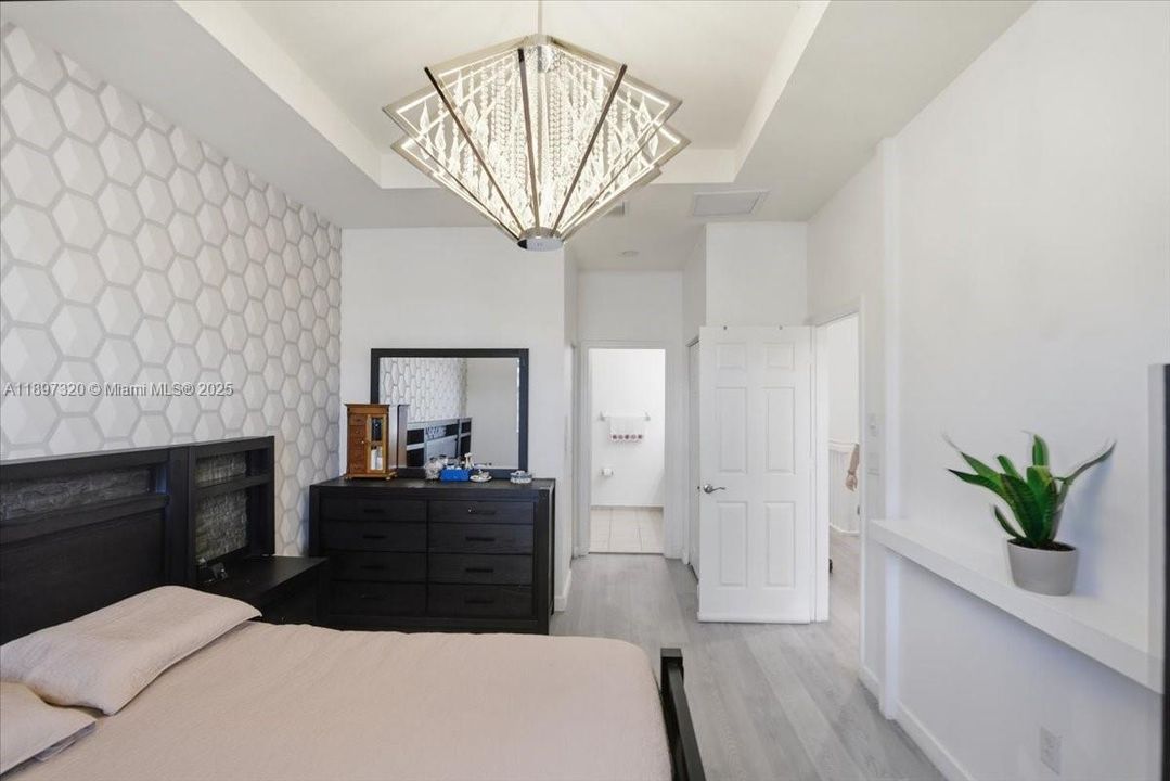 Active With Contract: $579,900 (5 beds, 2 baths, 1921 Square Feet)