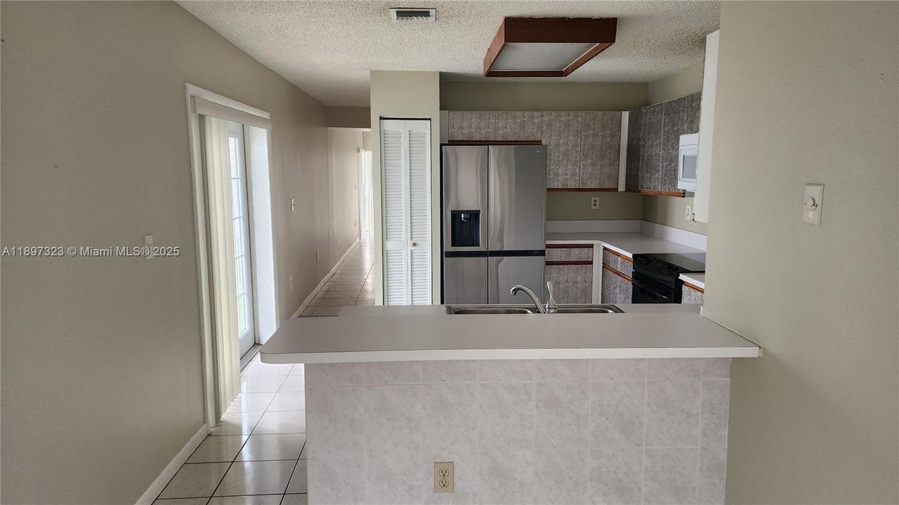 For Rent: $3,900 (4 beds, 3 baths, 2613 Square Feet)
