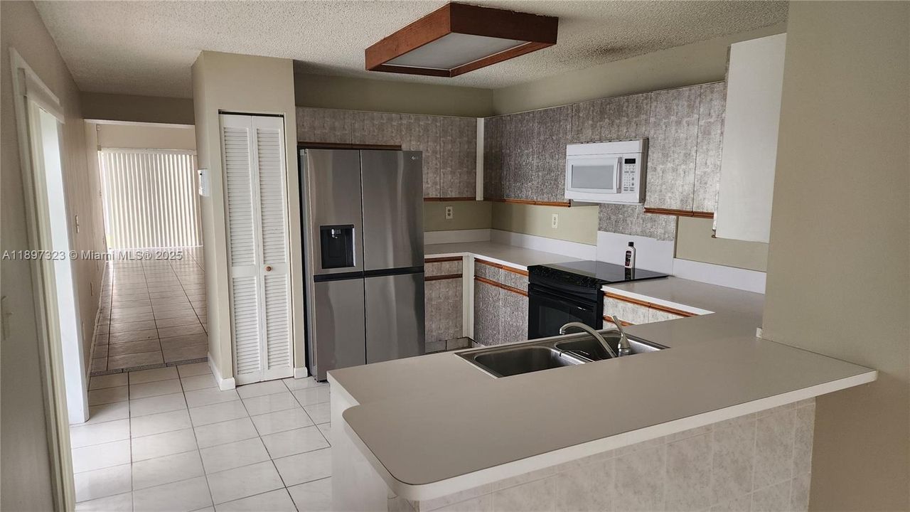 For Rent: $3,900 (4 beds, 3 baths, 2613 Square Feet)