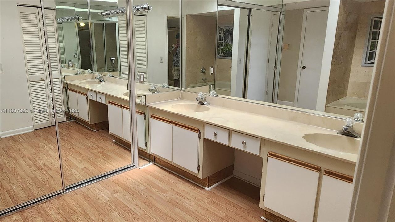 For Rent: $3,900 (4 beds, 3 baths, 2613 Square Feet)