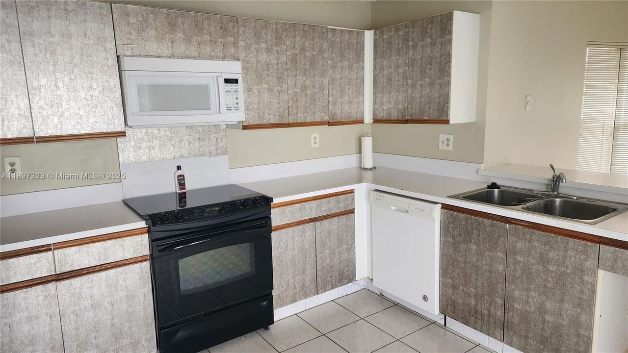 For Rent: $3,900 (4 beds, 3 baths, 2613 Square Feet)