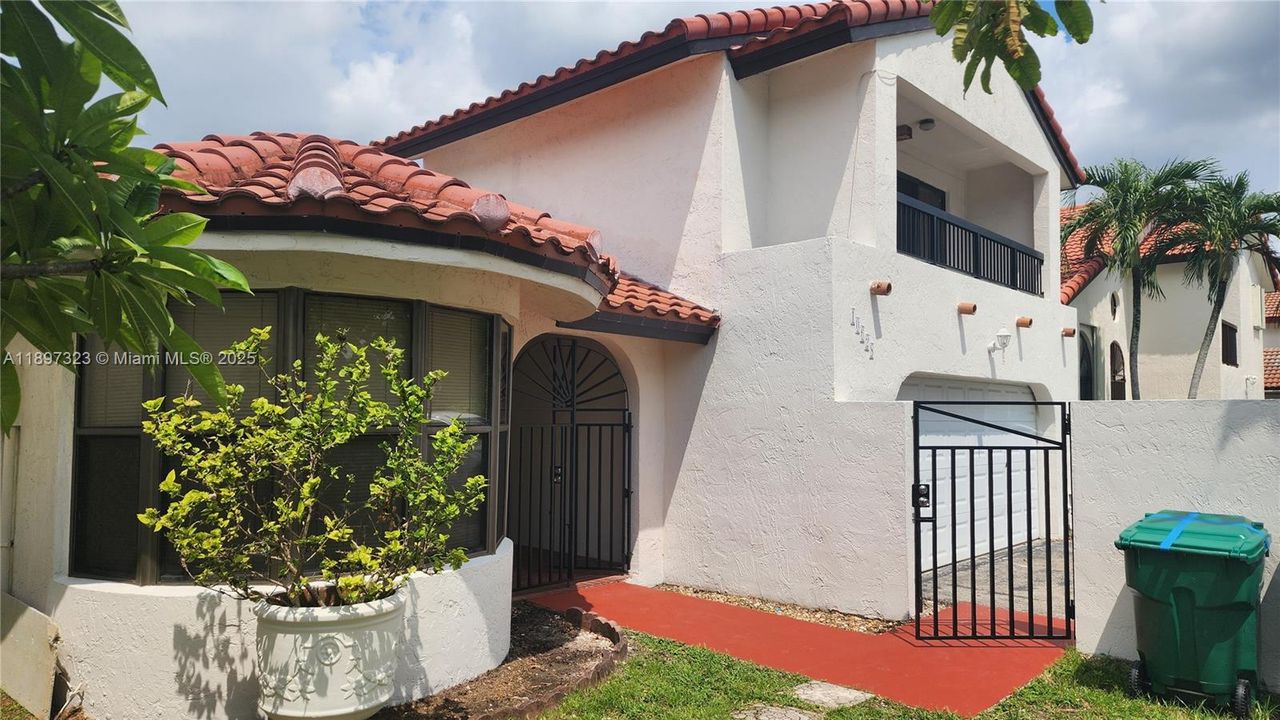 For Rent: $3,900 (4 beds, 3 baths, 2613 Square Feet)